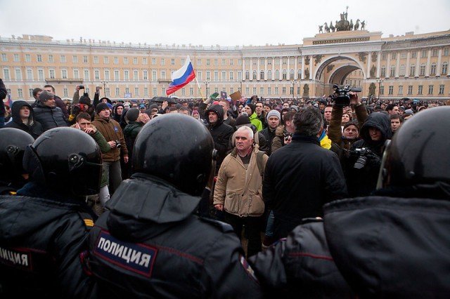 В Петербурге накажут полицейских, которые задерживали протестующих