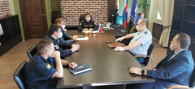 Передача бытовой техники родственниками в СИЗО №1 "Кресты" и рабочая встреча с зам.прокурора СПб